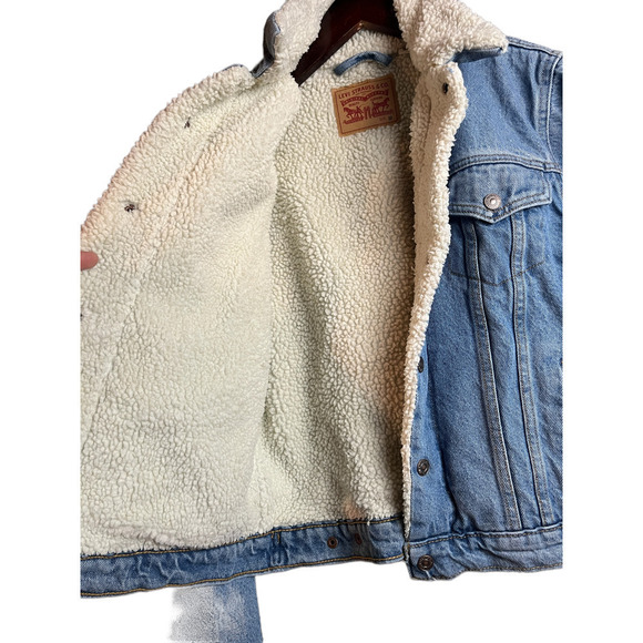 Women’s Levi’s Original Sherpa Trucker Jacket - Picture 9 of 15